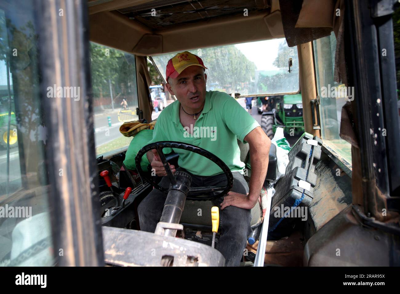 Madrid, Spagna; 05.07.2023.- trattore a Madrid. Marcia della siccità. Gli agricoltori di varie regioni del Regno di Spagna dimostrano di denunciare la "rovina” delle campagne, chiedono aiuti per far fronte alla siccità e agli elevati costi di produzione, nonché la rapidità di approvare ulteriori misure. La protesta davanti al Ministero dell'Agricoltura finisce foto: Juan Carlos Rojas Foto Stock