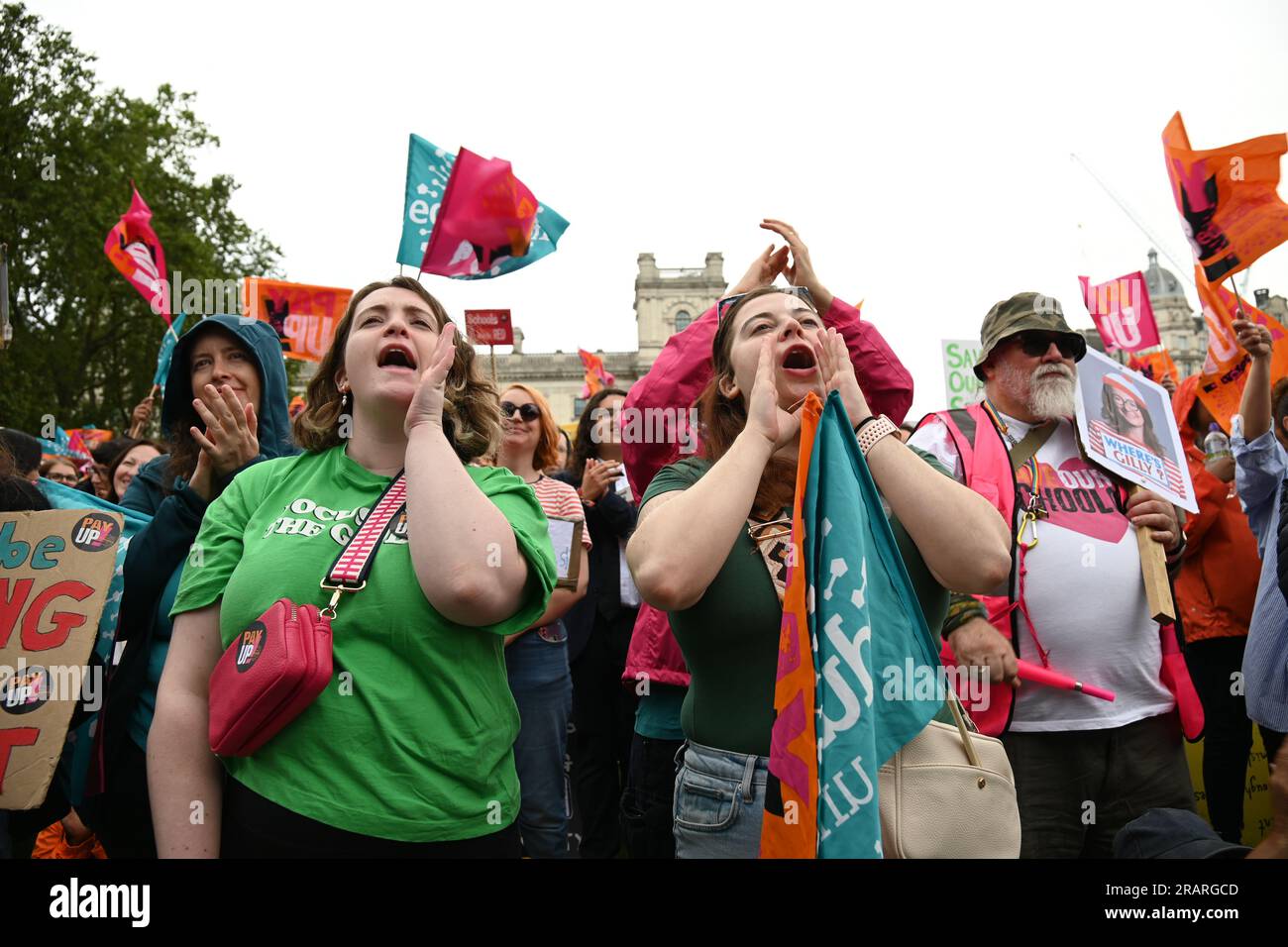 Parliament Square, Londra, Regno Unito. 5 luglio 2023. I raduni per lo sciopero del NEU esigono che il governo del Regno Unito paghi in modo equo per gli insegnanti non possa reclutare e trattenere gli insegnanti di cui ha bisogno il nostro servizio educativo e finanziare adeguatamente l'istruzione nel Regno Unito. Smettere di sostituire insegnanti non qualificati. Credito: Vedere li/Picture Capital/Alamy Live News Foto Stock