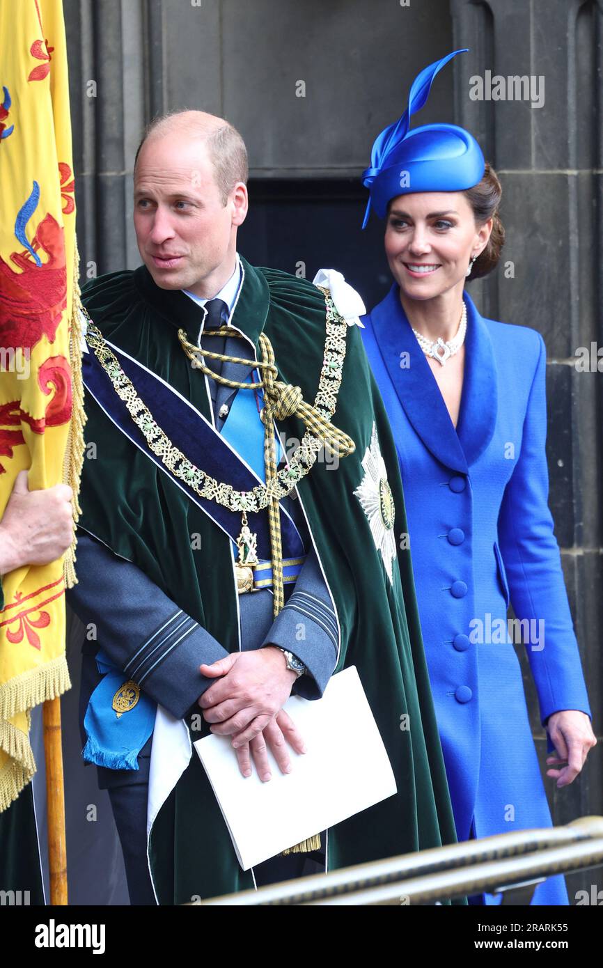 Il principe e la principessa di Galles, noti come il duca e la duchessa di Rothesay mentre si trovava in Scozia, lasciano la cattedrale di St Giles in seguito al servizio nazionale di ringraziamento e dedica per il re Carlo III e la regina Camilla, e alla presentazione delle onorificenze di Scozia. Data foto: Mercoledì 5 luglio 2023. Foto Stock