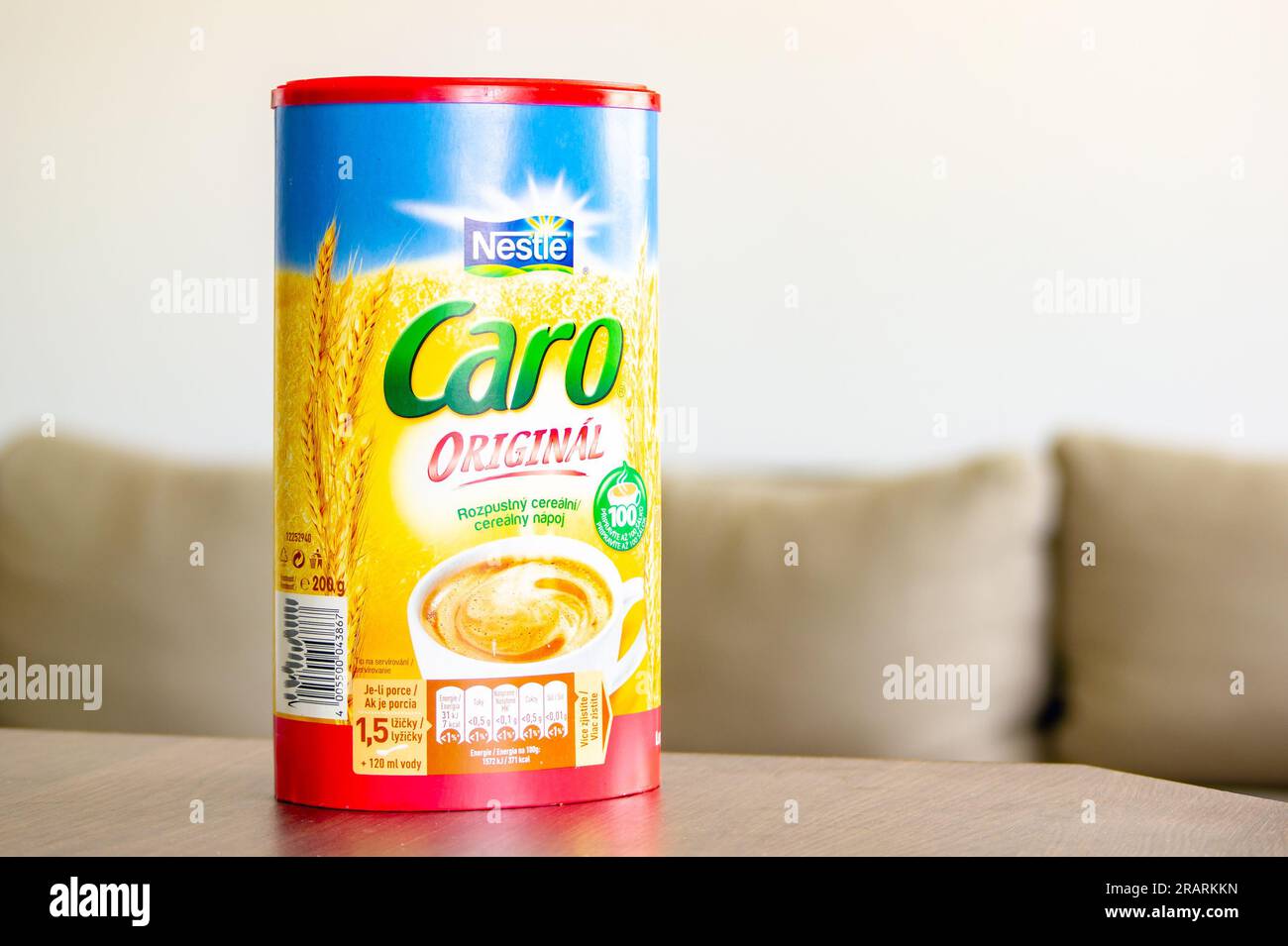 OSTRAVA, REPUBBLICA CECA - 21 GIUGNO 2023: Contenitore di polvere originale caro per la famosa bevanda a base di cicoria simile al caffè Foto Stock