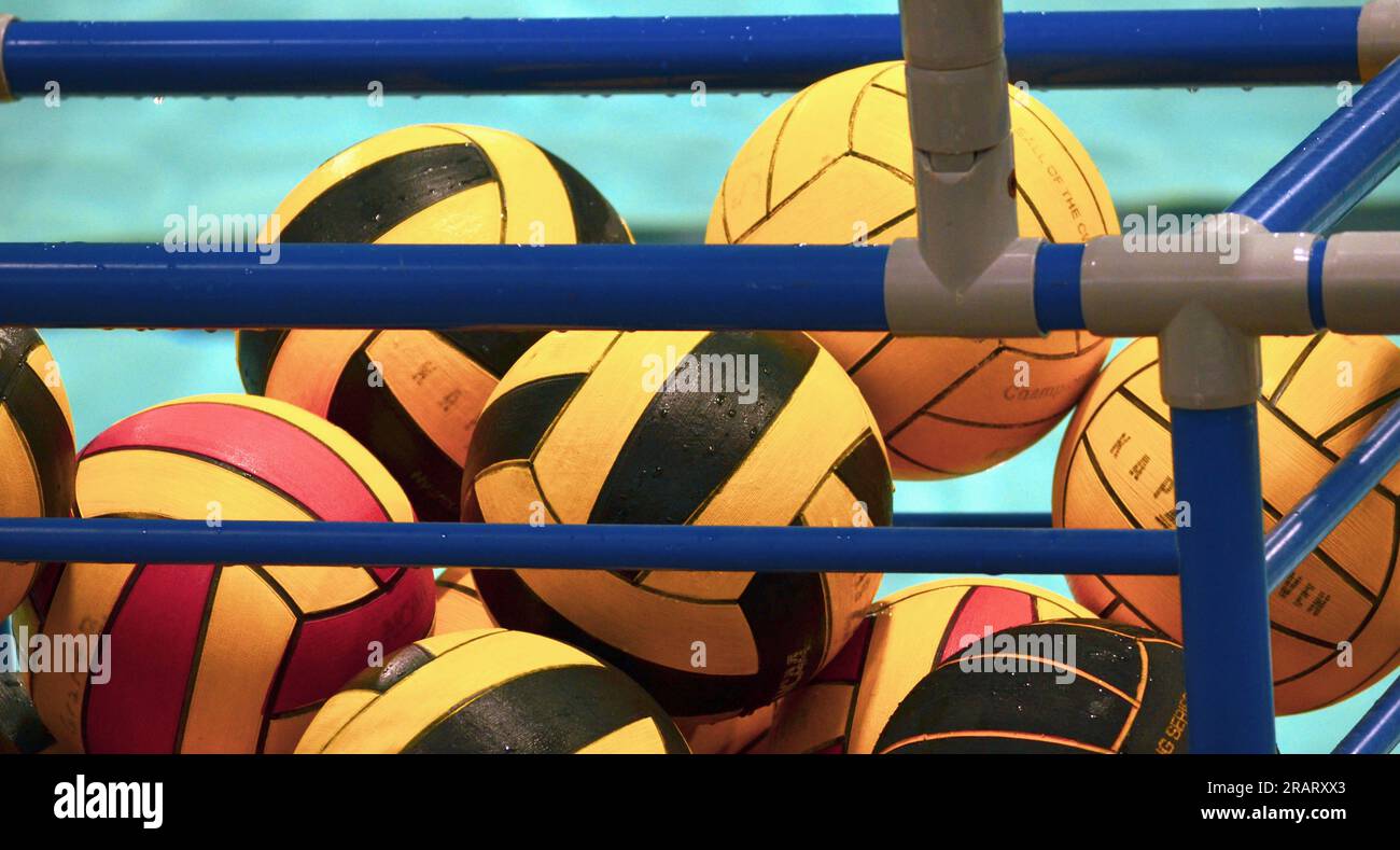 cestino di palline per pallanuoto Foto Stock