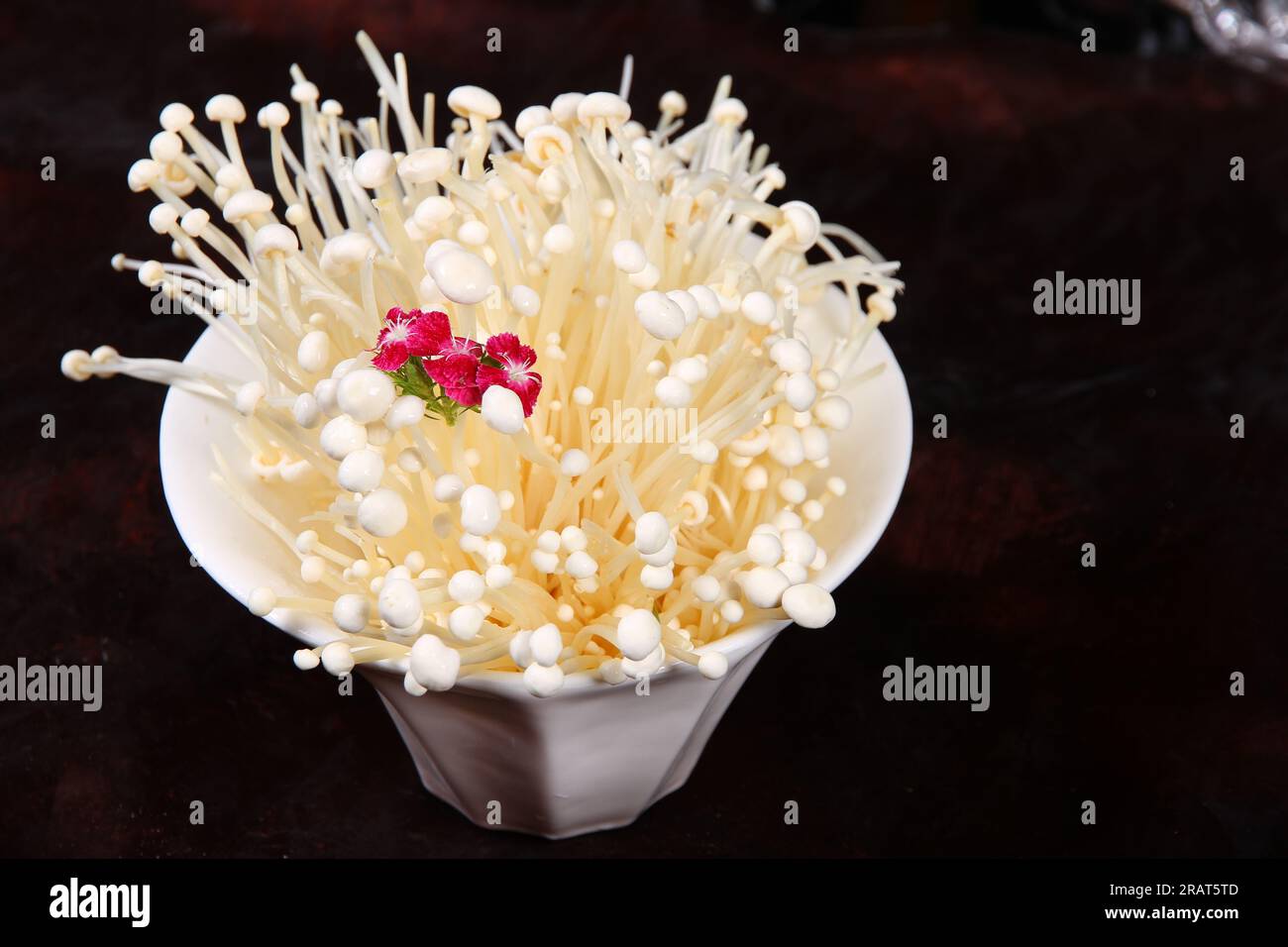 Hot Pot cinese: Funghi Enoki per uso hot pot Foto Stock
