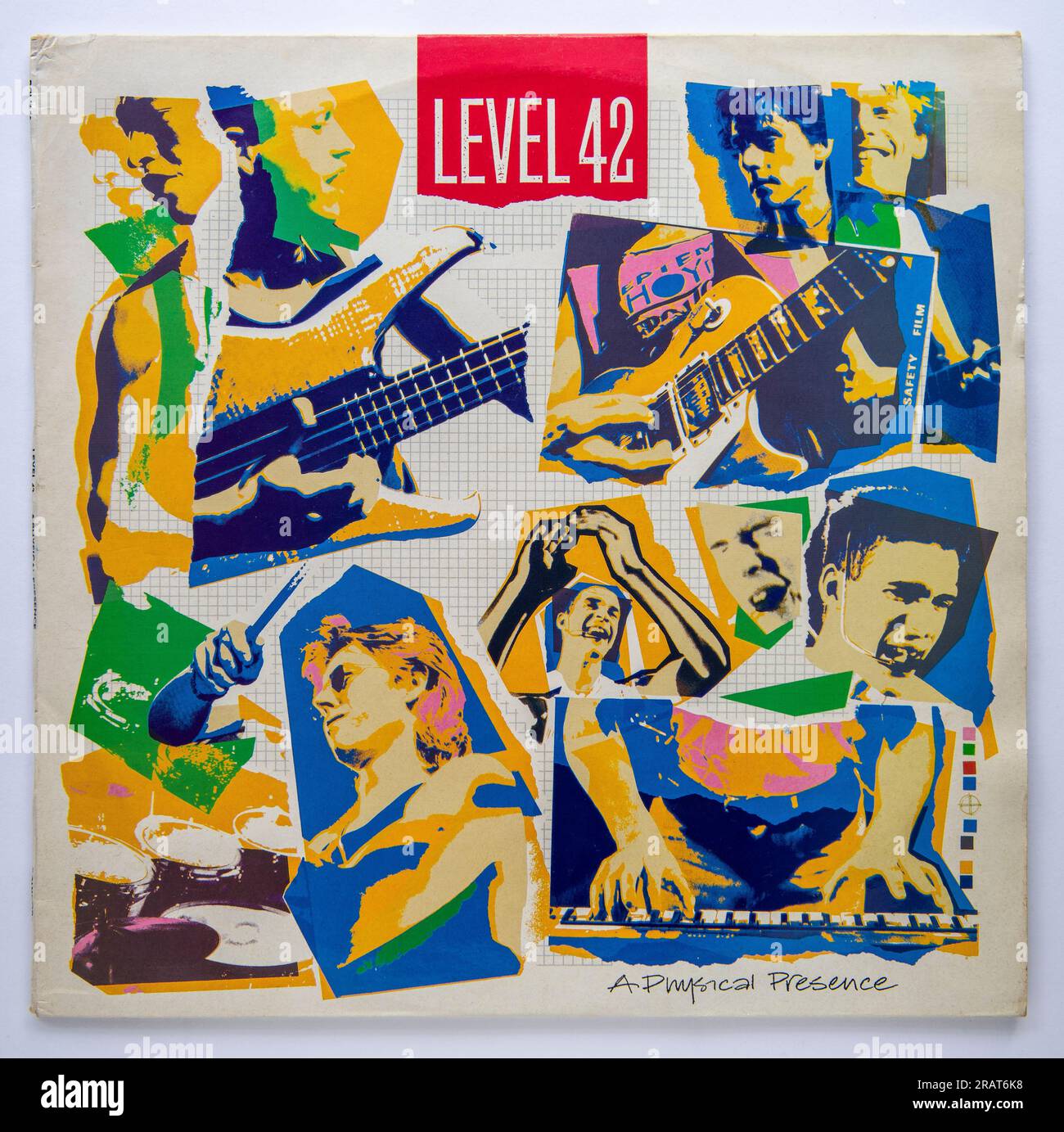 Copertina LP del doppio album live di Level 42 A Physical Presence, pubblicato nel 1985 Foto Stock