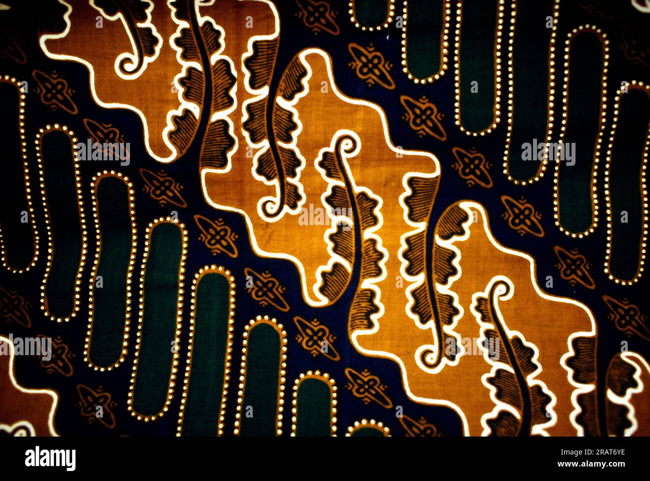 Tecnica di tintura resistente alle cere in panno Batik indonesiano Malesia Foto Stock