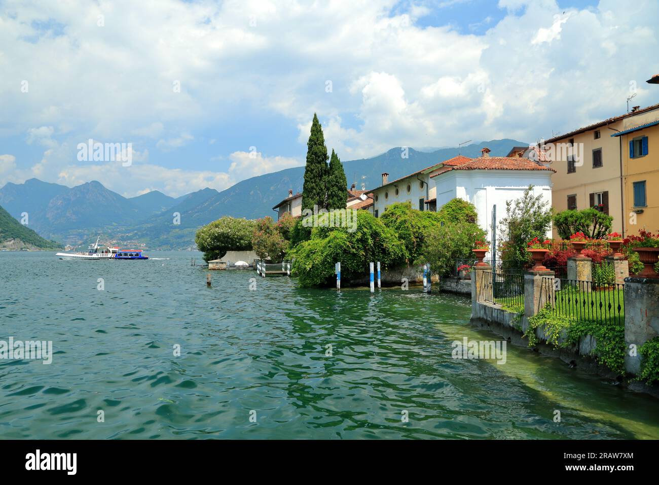 Lago d'Iseo, città di Sulzano. Lago d'Iseo, Iseosee, Italia Foto Stock