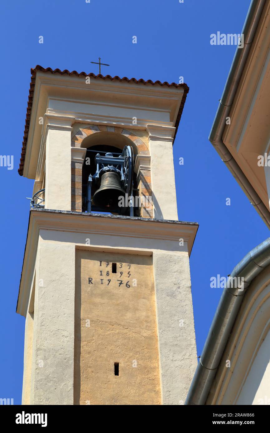 Chiesa Parrocchia di San Giovanni Battista. Lago d'Iseo, città di Carzano. Lago d'Iseo, Iseosee, Italia. Monte Isola Foto Stock