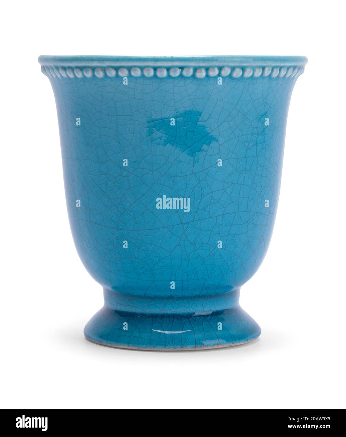 Piccolo vaso Aqua Blue ritaglio su bianco con incrinatura. Foto Stock