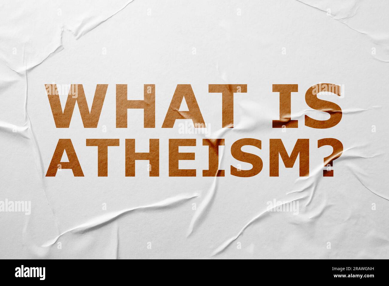 Frase che cos'è l'ateismo? su carta bianca piegata Foto Stock