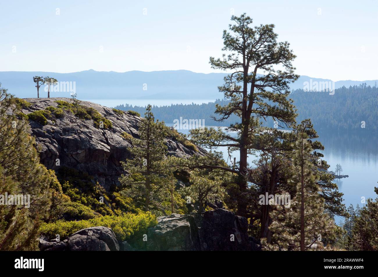 Vista dall'alto sopra Emerald Bay, affacciata sul lago Tahoe in California, Stati Uniti Foto Stock