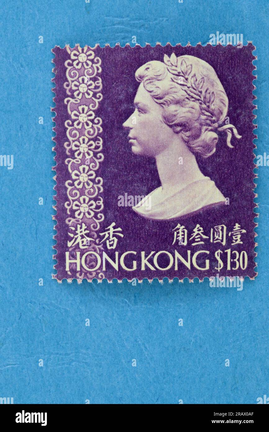 Foto di un francobollo di Hong Kong (British Crown Colony) del 1979 con un'immagine della regina Elisabetta II Foto Stock