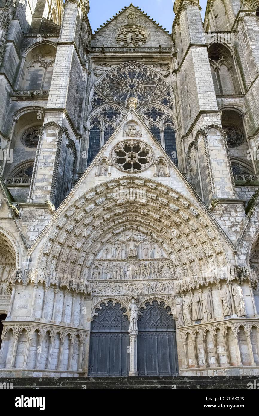 Bourges, città medievale in Francia, cattedrale di Saint-Etienne, ingresso principale Foto Stock