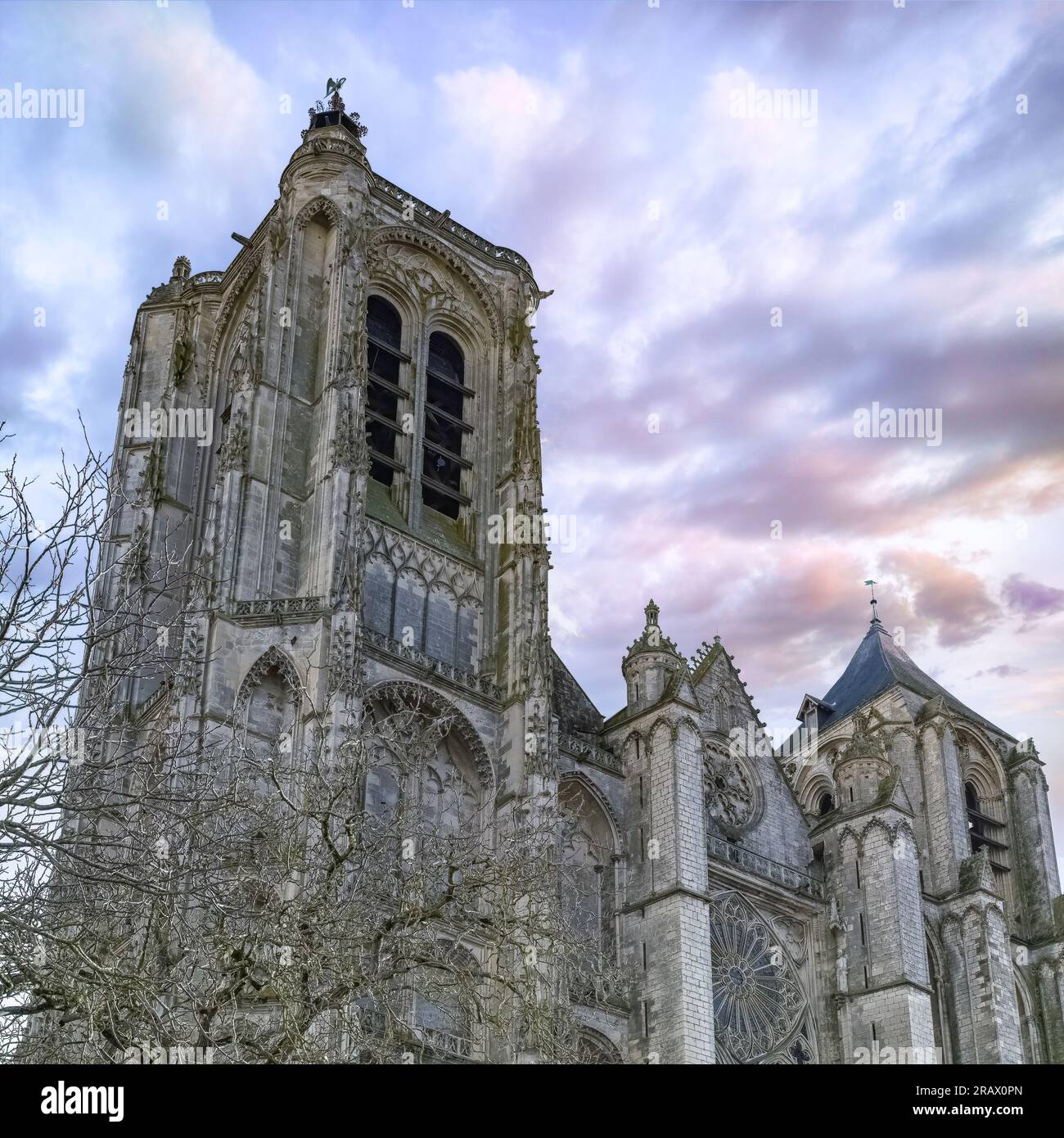 Bourges, città medievale in Francia, cattedrale di Saint-Etienne, ingresso principale Foto Stock