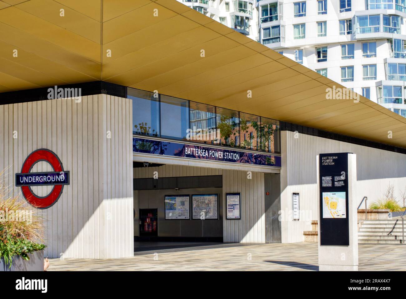 Battersea Power Station Underground Station, Borough of Wandsworth, Londra, Inghilterra, Regno Unito Foto Stock