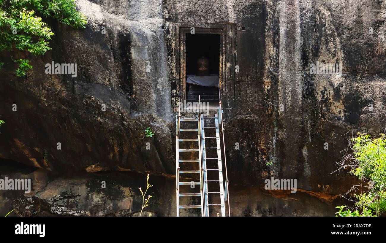 Rock Cut tempio Shiva all'interno del forte, forte di Thirumayam, Pudukottai, Tamilnadu, India. Foto Stock