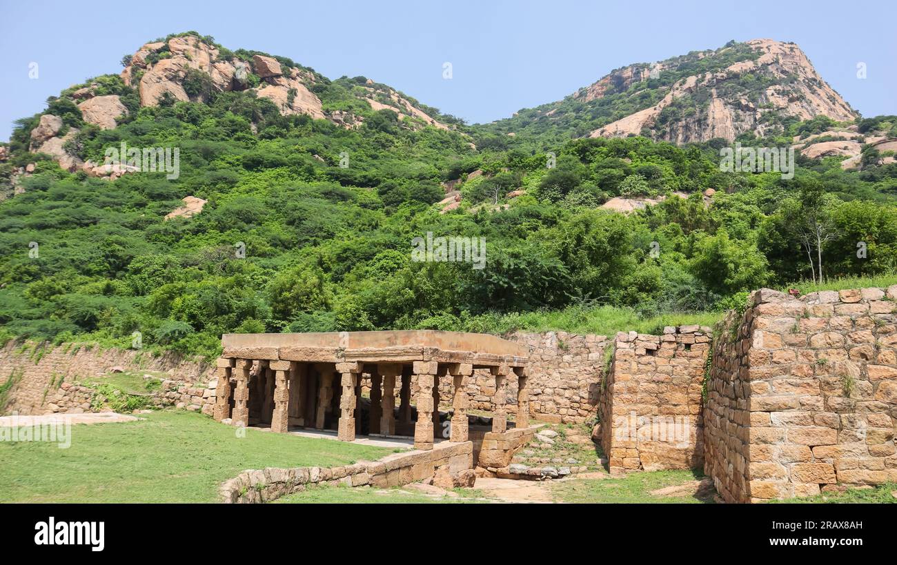 Rovine di Fort e Hill Top Vista del forte di Sankagiri, Salem, Tamilnadu, India. Foto Stock