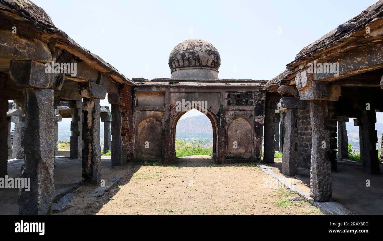 Tempio Mandapa in cima al forte di Gingee o al forte Senji , Gingee, Villupuram, Tamilnadu, India. Foto Stock
