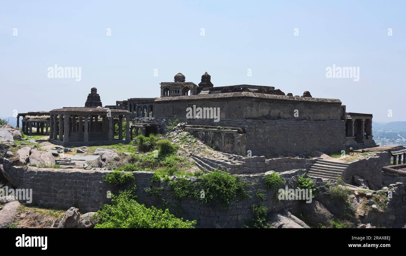 Vista dall'alto del forte di Gingee o del forte di Senji , Templi in rovina e Mahalas, Gingee, Villupuram, Tamilnadu, India. Foto Stock