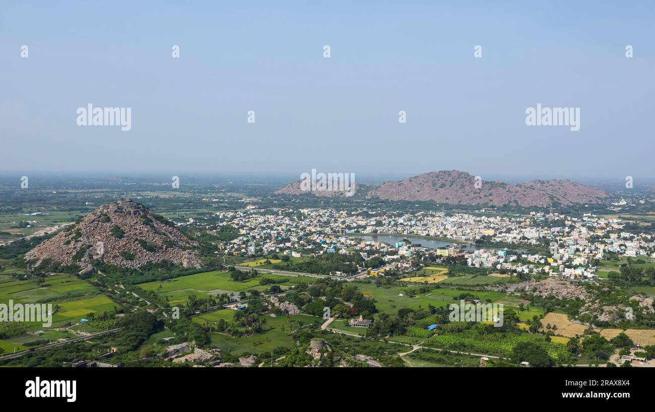 Vista panoramica di Gingee dal forte, Villupuram, Tamilnadu, India. Foto Stock