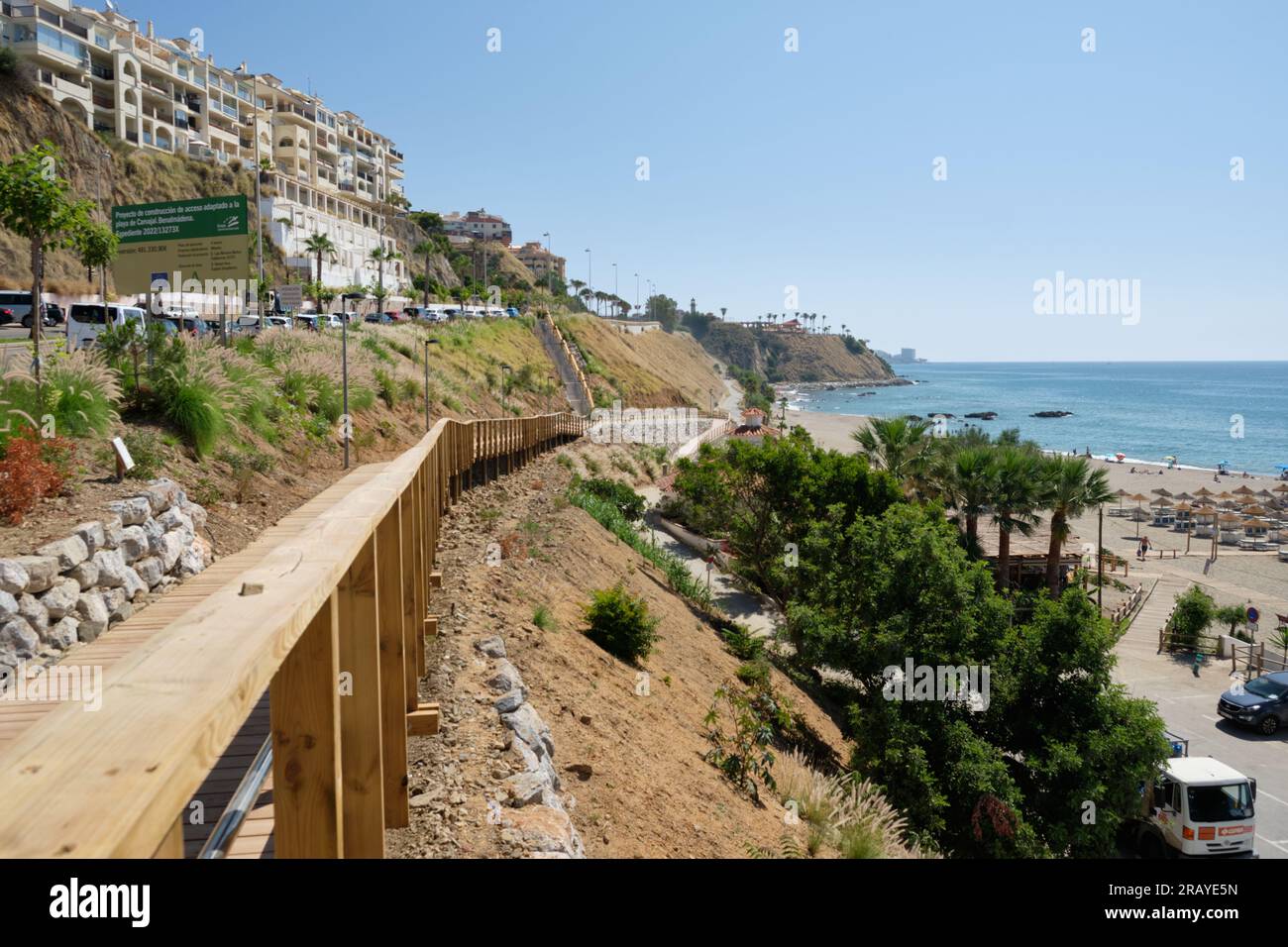 Nuovo accesso pedonale alla spiaggia di Carvajal a Benalmádena, provincia di Málaga, Spagna. Foto Stock
