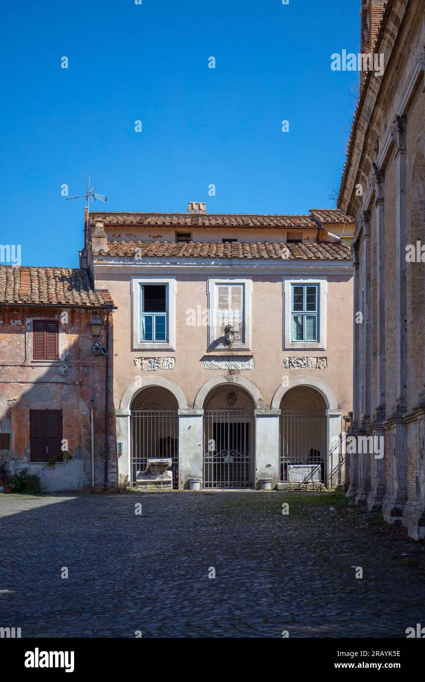 Antico Palazzo Vescovile, Borgo di Ostia Antica, Roma, Lazio, Italia. Foto Stock