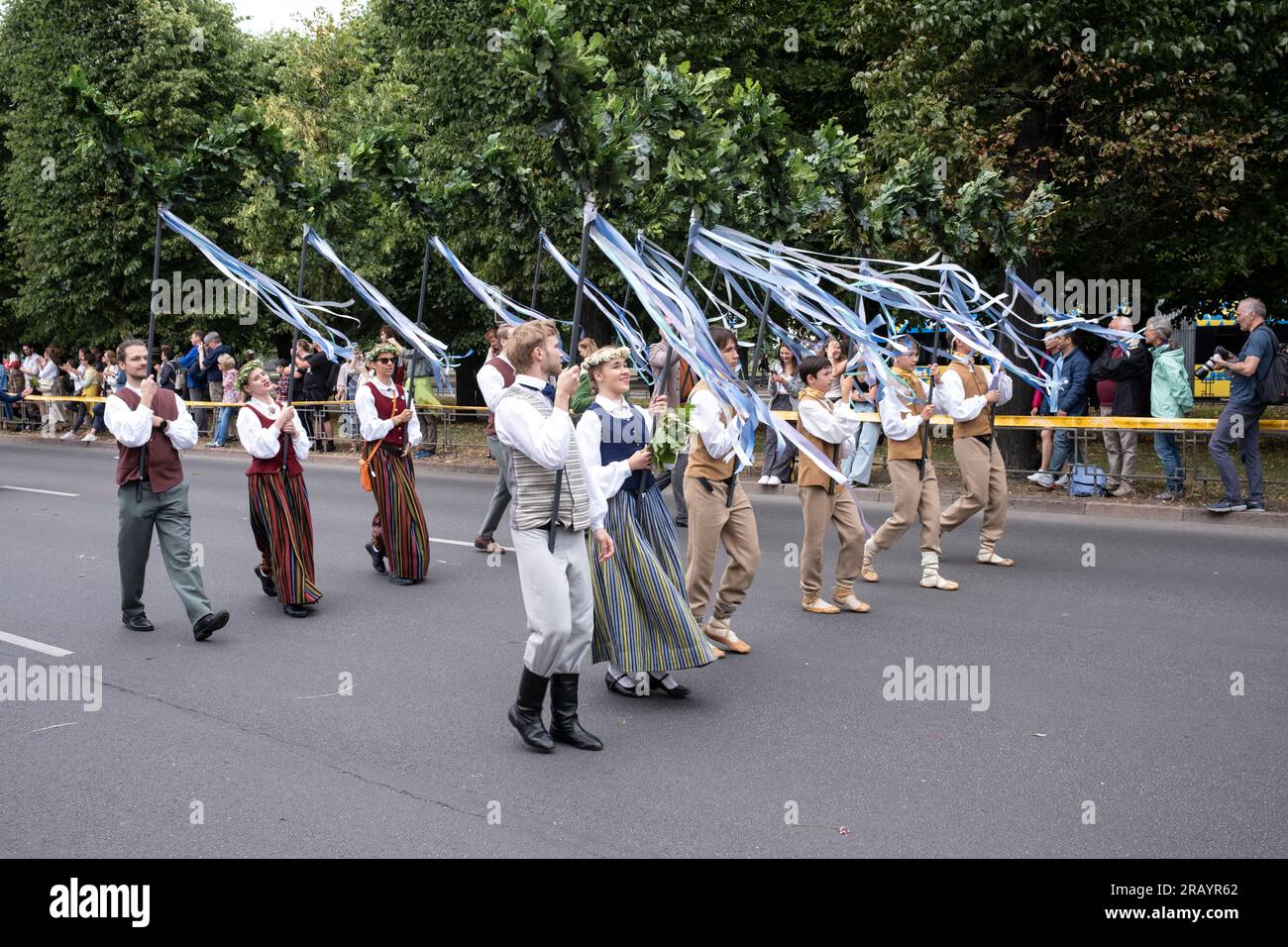 2023 Lettone Song and Dance Festival, Parata dei partecipanti al Festival, riga, Lettonia, 2 luglio 2023. Foto Stock