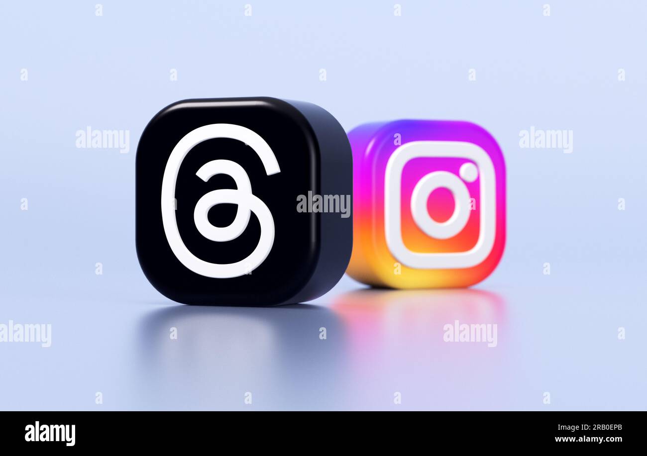 Valencia, Spagna - luglio 2023: Thread e loghi delle app Instagram su sfondo blu nel rendering 3D. Threads è una nuova app di social media di Meta f Foto Stock