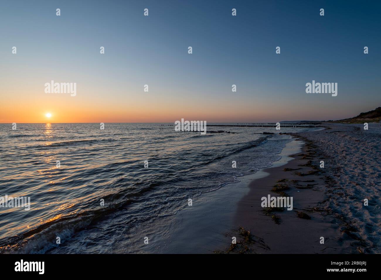 Tramonto sulla spiaggia di Hiddensee, Gellen, Hiddensee Island, Meclemburgo-Pomerania occidentale, Germania Foto Stock