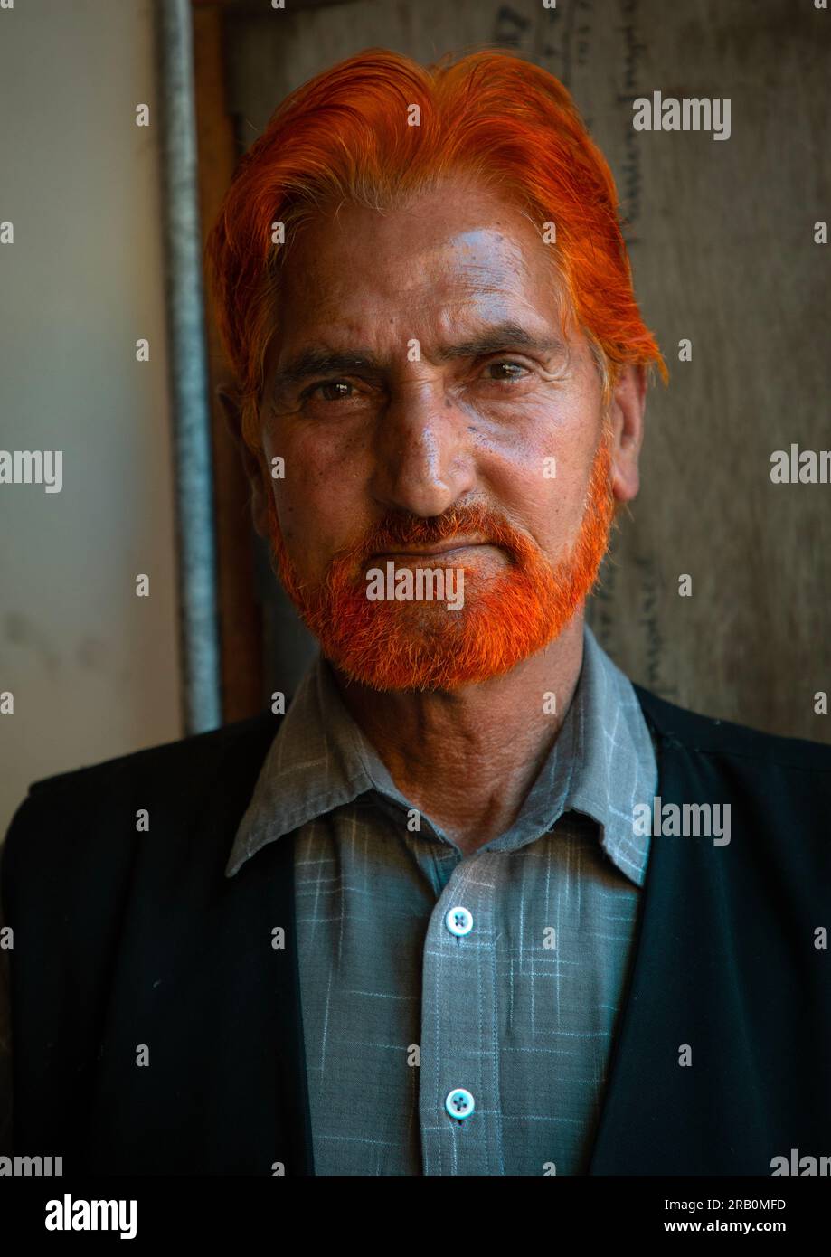 Uomo del Kashmir con capelli rossi e barba tinta con henné, Jammu e Kashmir, Srinagar, India Foto Stock