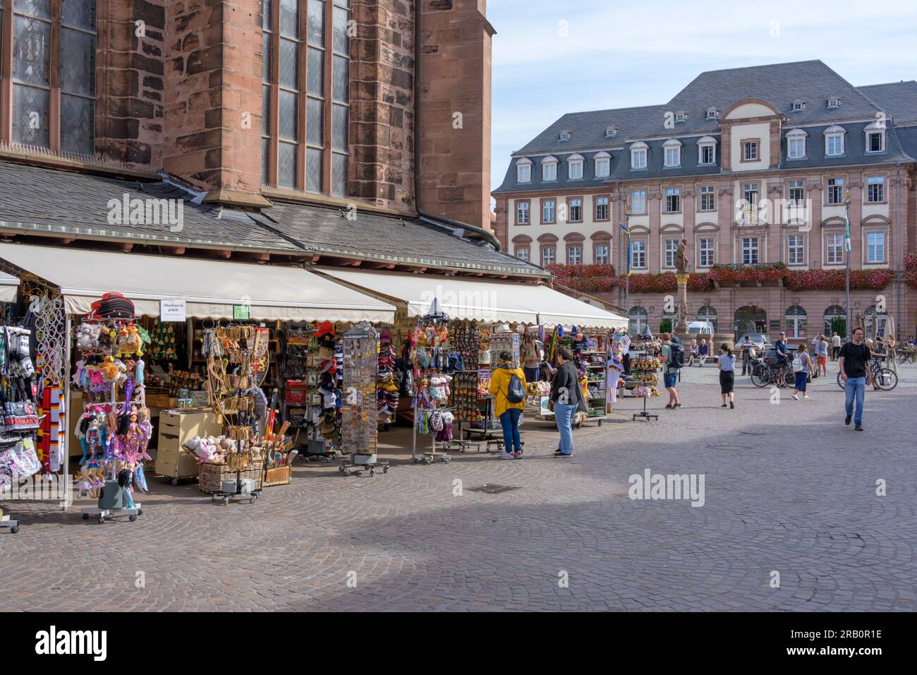 Germania, Baden-Wuerttemberg, Heidelberg, negozi di souvenir vicino alla Heiliggeistkirche. Foto Stock
