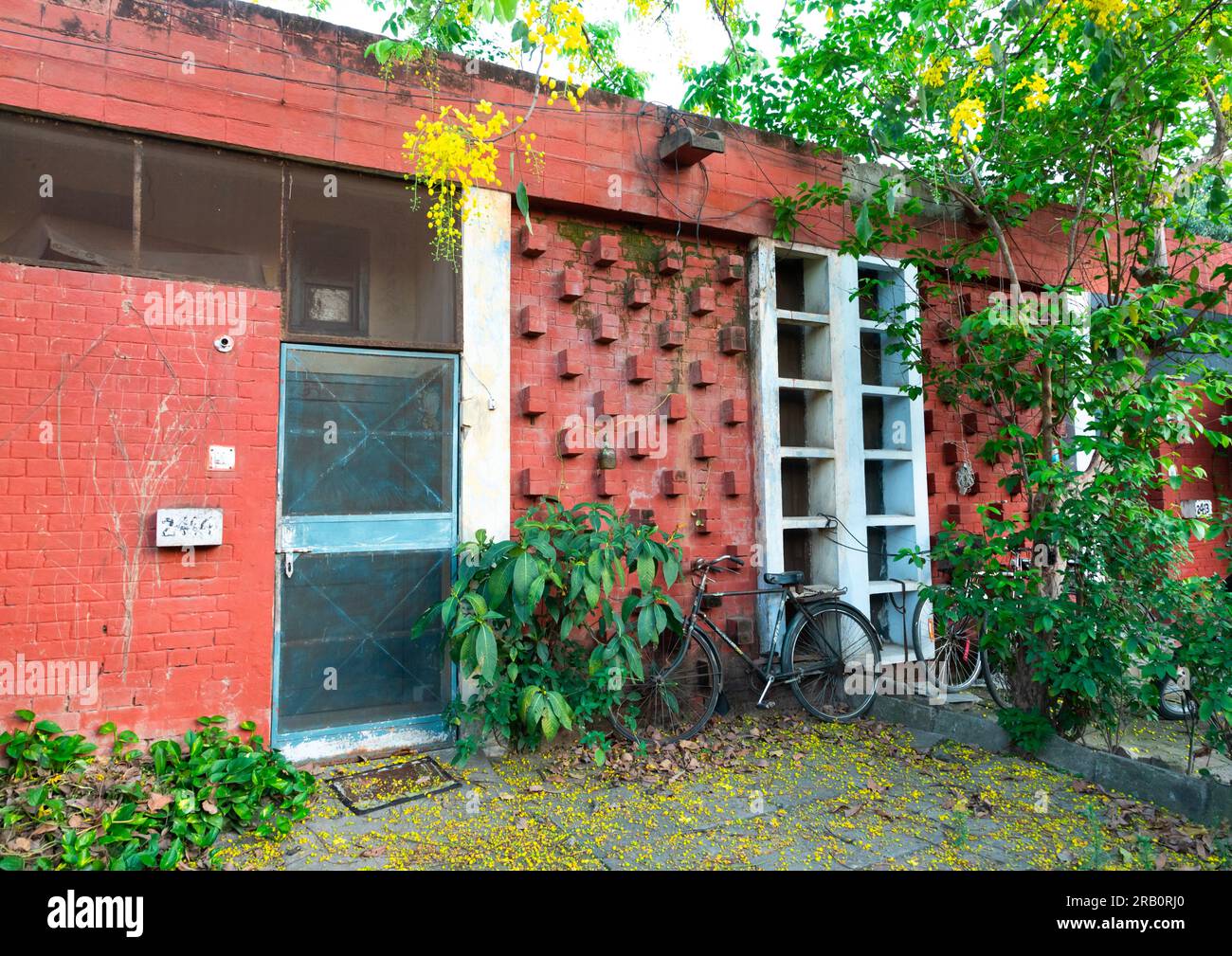 Casa tipo 13 progettata da Pierre Jeanneret, Stato del Punjab, Chandigarh, India Foto Stock