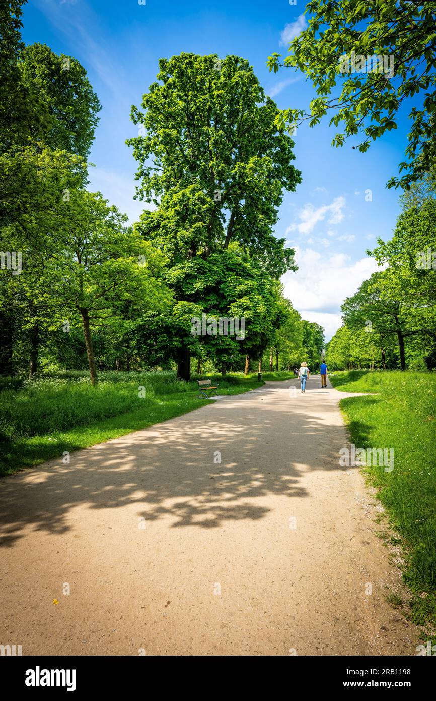 Schlosspark a Wiesbaden-Biebrich, residenza barocca dei duchi di Nassau con un grande parco in cui si svolgono i famosi tornei di salto ostacoli a Whitsun Foto Stock