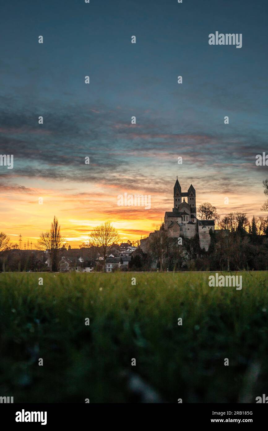 Chiesa cattolica St. Lubentius a Limburg an der Lahn, tramonto, fotografia di paesaggi, Assia, Germania Foto Stock