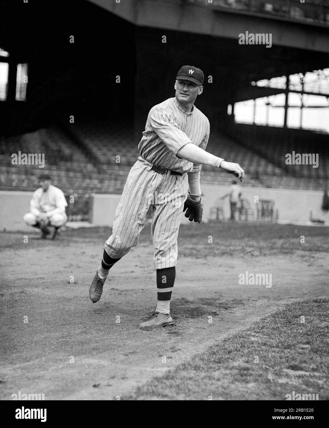 Washington, D.C.: 11 aprile 1924 Walter Johnson, lanciatore stellare dei Washington Senators nell'anno in cui vinsero le World Series. Foto Stock