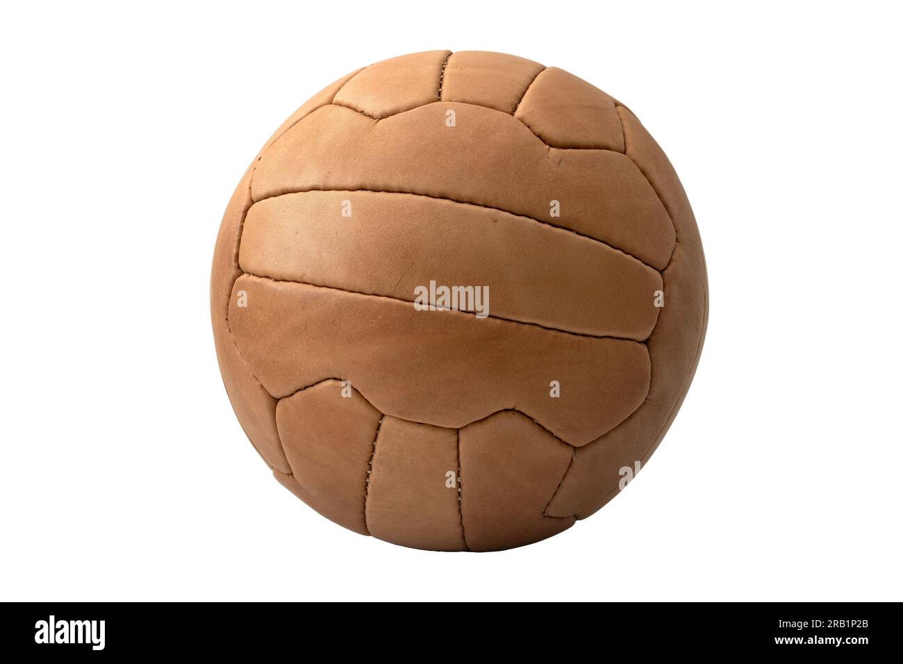 Classico calcio marrone isolato su sfondo bianco con il concetto di ritaglio del percorso per retro Game Play, Isolated Sports Object e Vintage Team C. Foto Stock