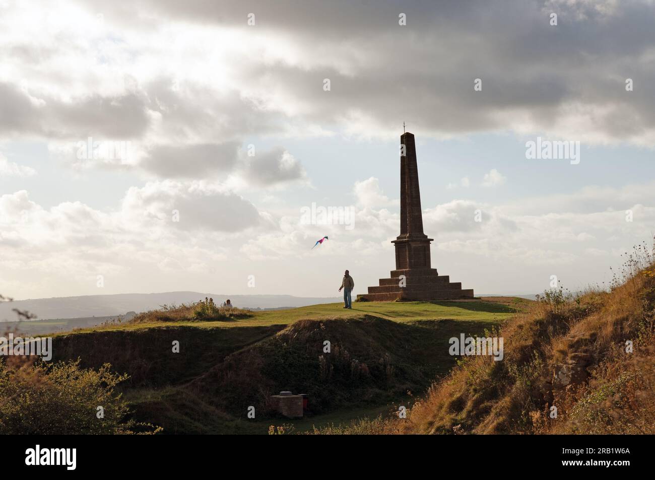Volo aquilone, monumento Ham Hill, Somerset, Regno Unito Foto Stock