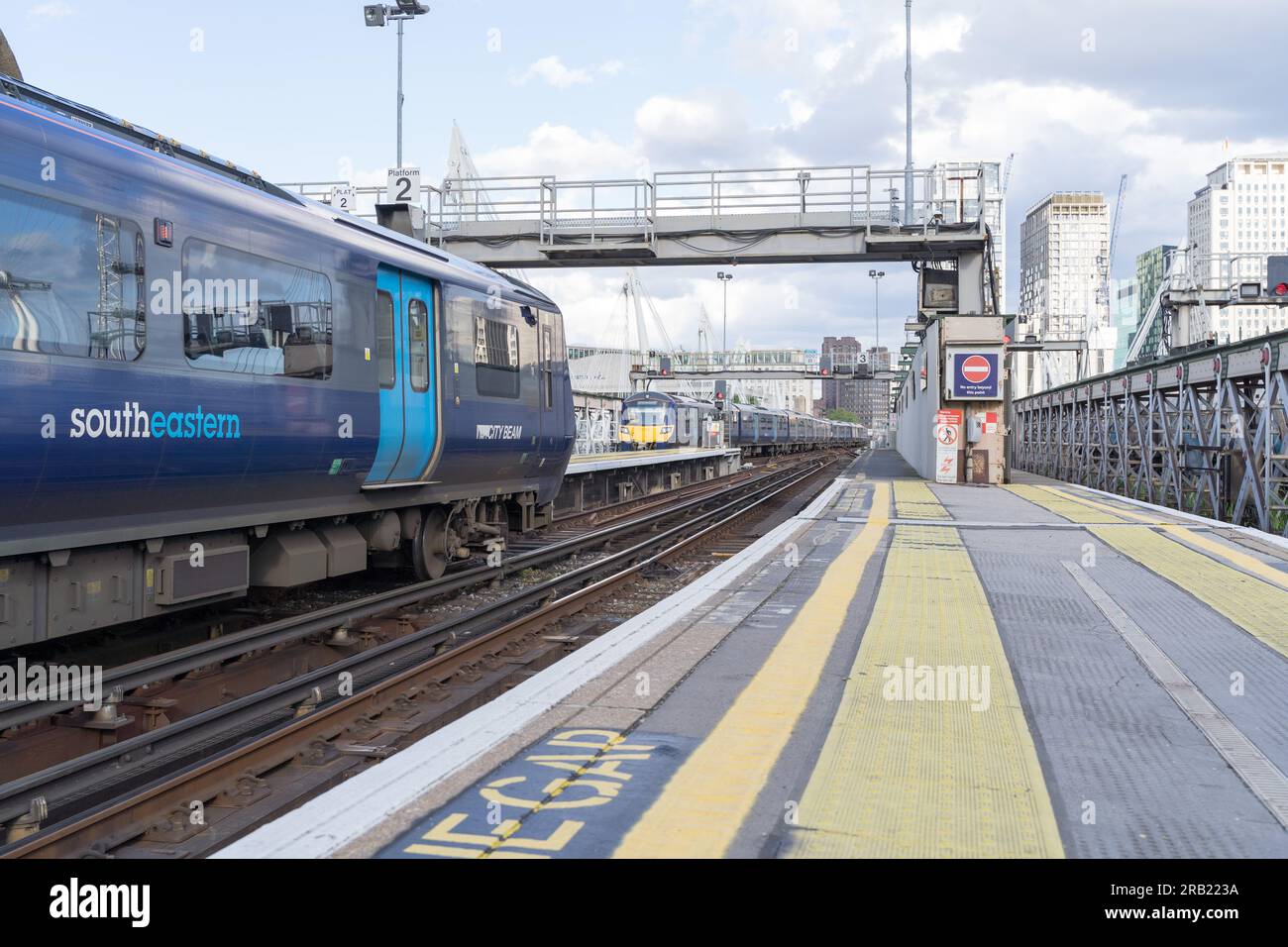 Londra Regno Unito. 5 luglio. Vista laterale del treno ferroviario sud-orientale al terminal di Londra, mentre Aslef sta vietando gli straordinari attraverso le principali compagnie ferroviarie. Credito: Glosszoom/Alamy Live News Foto Stock