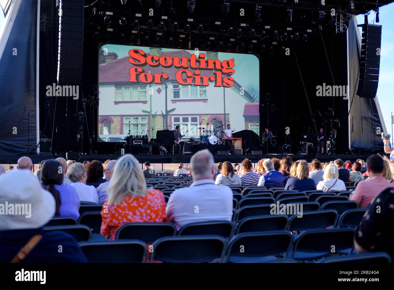 Greenwich London, Regno Unito. 6 luglio 2023. Preforme di Tom Jones al Greenwich Summer Sounds supportate da Scouting for Girls davanti a migliaia di fan Credit: Paul Chambers/Alamy Live News Foto Stock