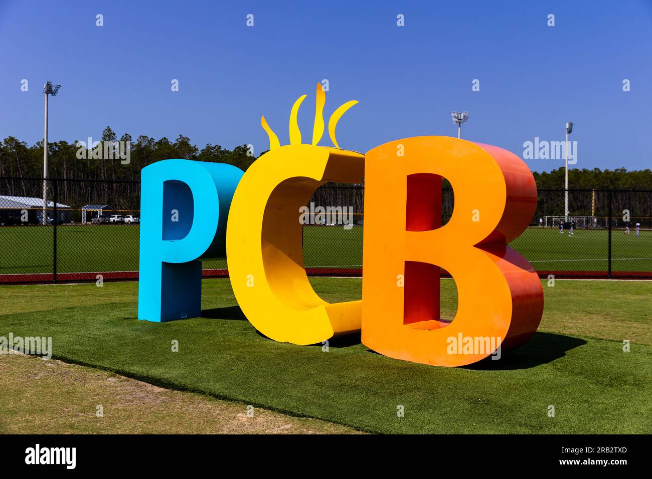 Panama City Beach, Florida - 28 giugno 2023: Insegna PCB presso il complesso sportivo Panama City Beach Foto Stock