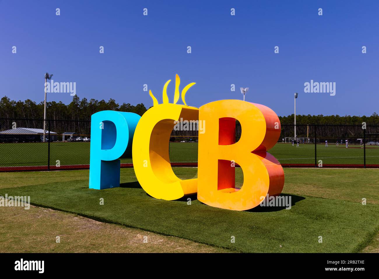 Panama City Beach, Florida - 28 giugno 2023: Insegna PCB presso il complesso sportivo Panama City Beach Foto Stock