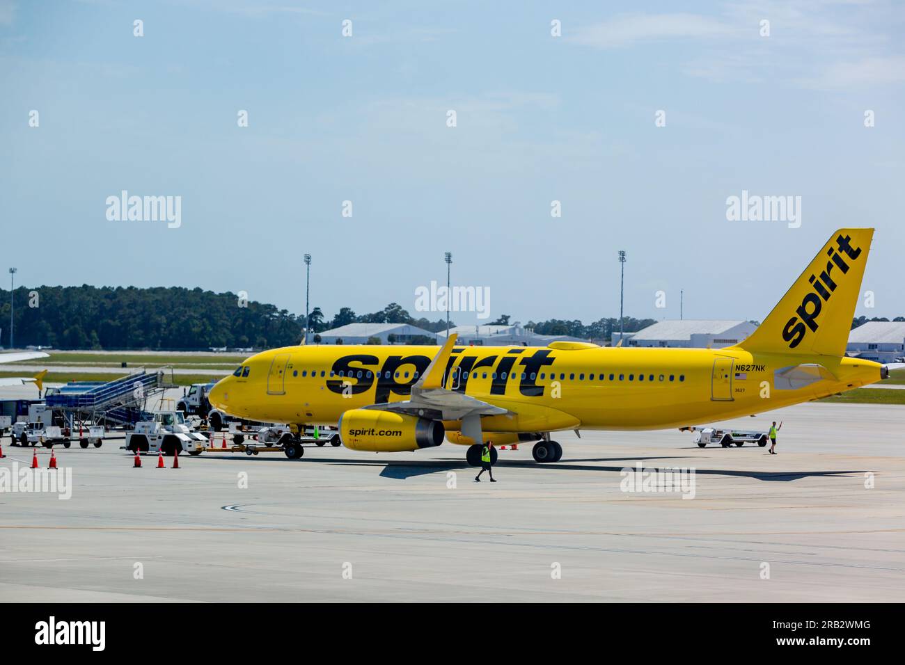 Un aereo di linea Spirit Airlines Airbus A320 passeggeri sulla rampa dell'aeroporto internazionale di Myrtle Beach a Myrtle Beach, South Carolina, USA. Foto Stock