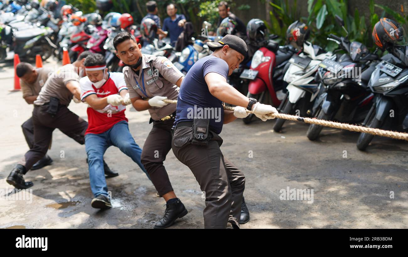 Bogor, Indonesia - 12 agosto 2023: Concorso di tiro alla fune, giorno dell'indipendenza indonesiana Foto Stock