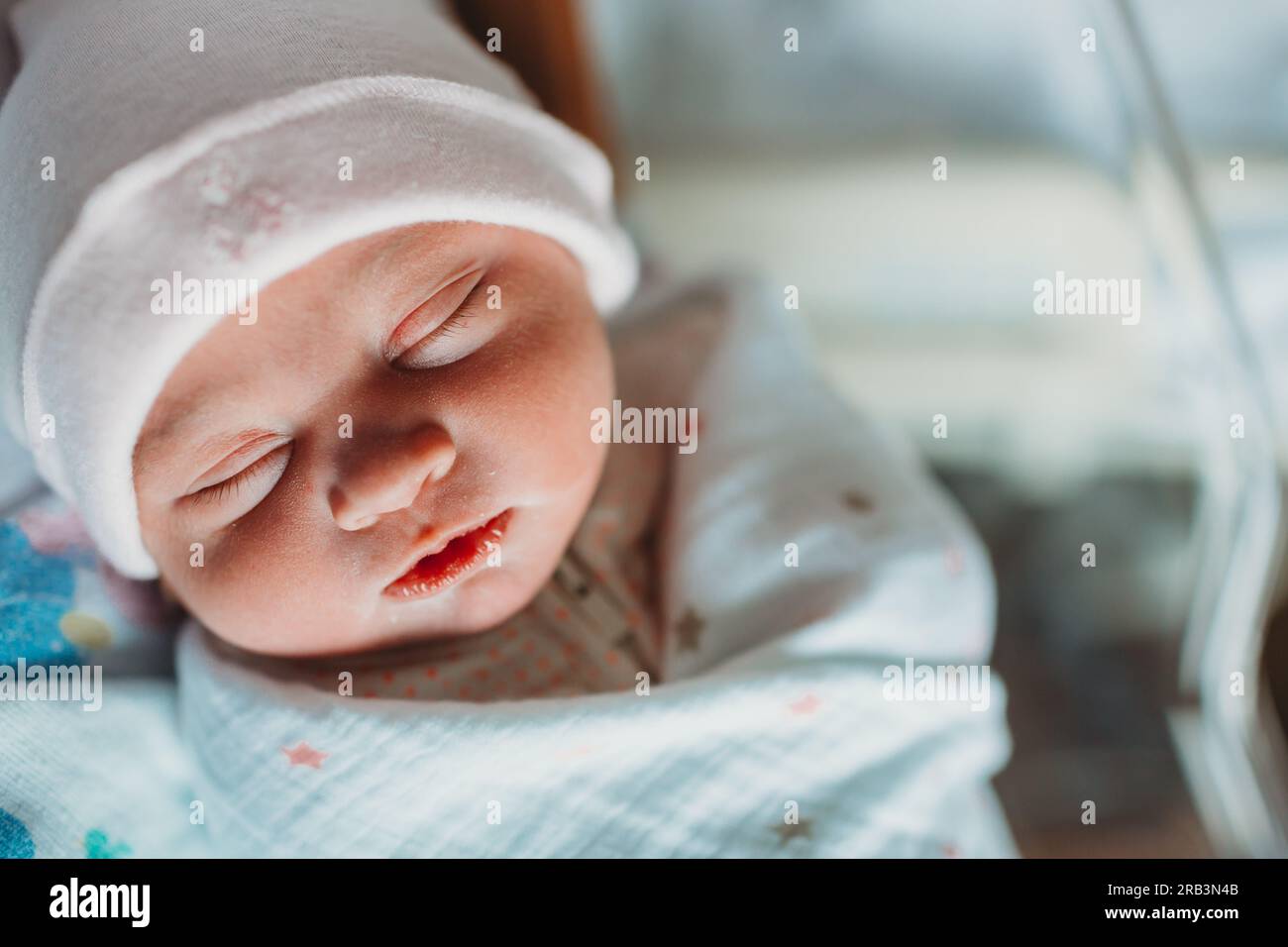 Neonato appena nato in ospedale Foto Stock