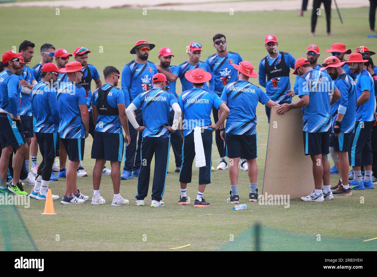 La squadra Afghanistan One Day International (ODI) partecipa alle sessioni di prove prima del loro secondo incontro ODI contro il Bangladesh allo Zahur Ahmed Chowdhury Foto Stock