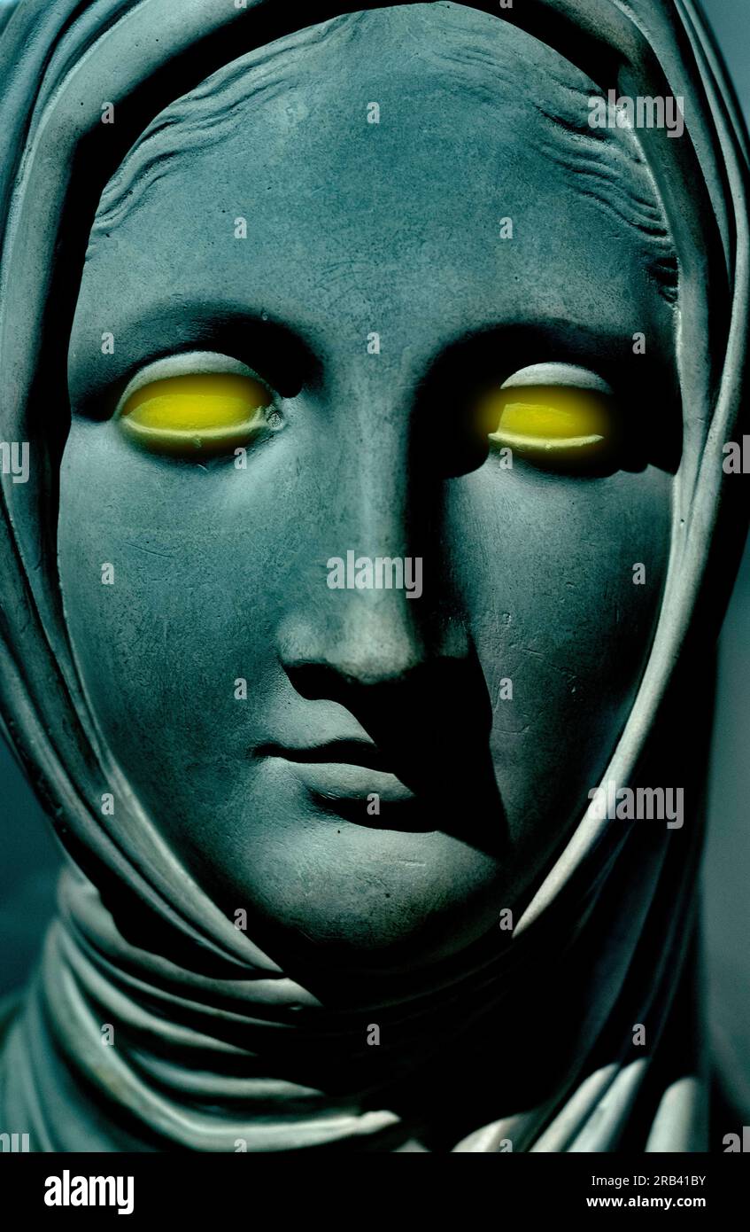 Statua in marmo con occhi luminosi Foto Stock