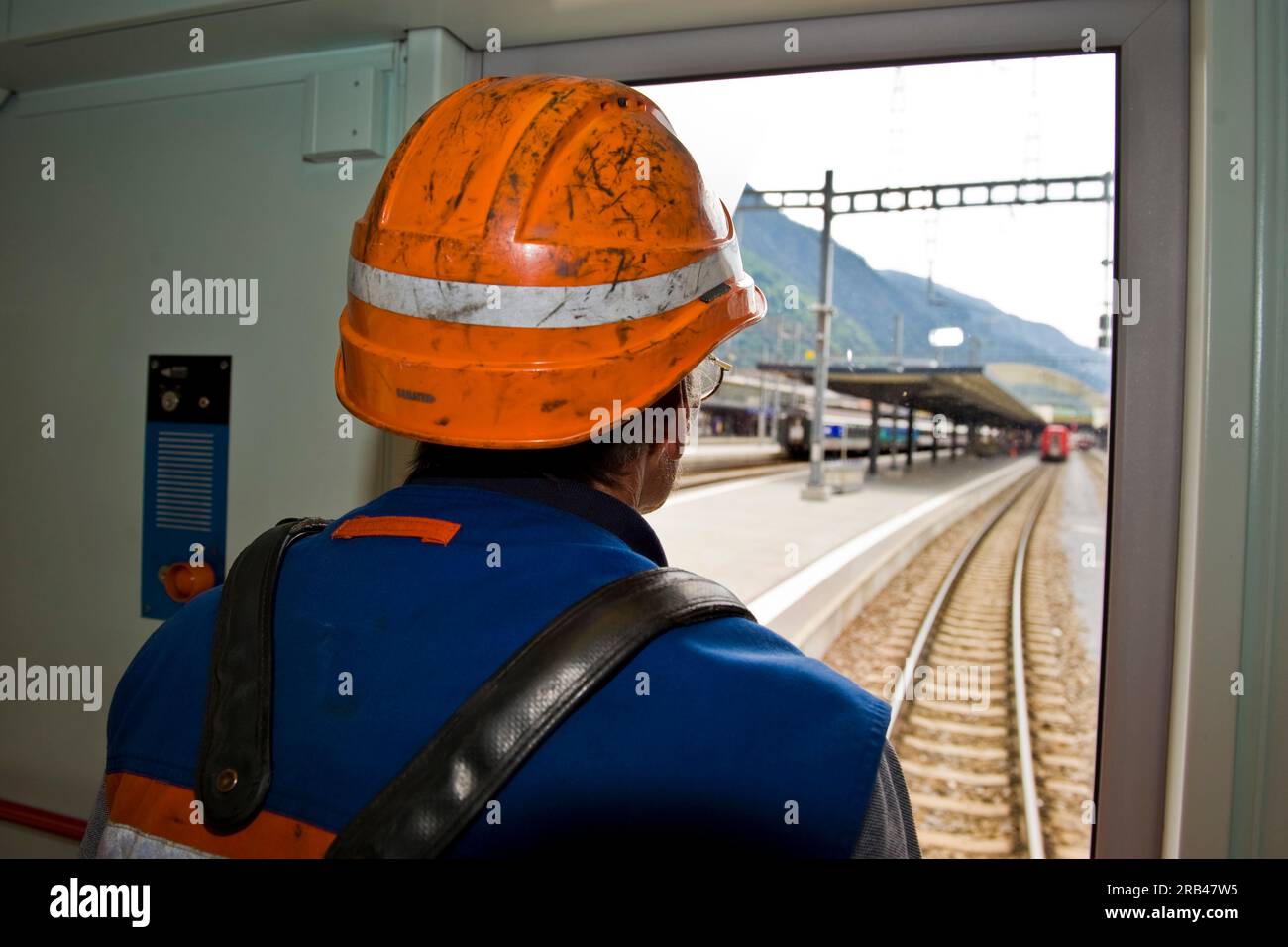 La Svizzera, nel Cantone del Vallese, il Glacier Express, ferrovia lavoratore Foto Stock