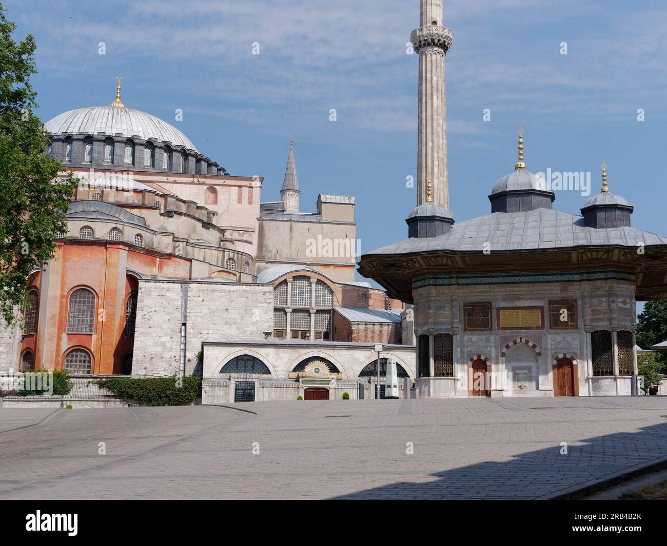 La Moschea di Santa Sofia e la Fontana del Sultano Ahmed III, Istanbul, Turchia Foto Stock