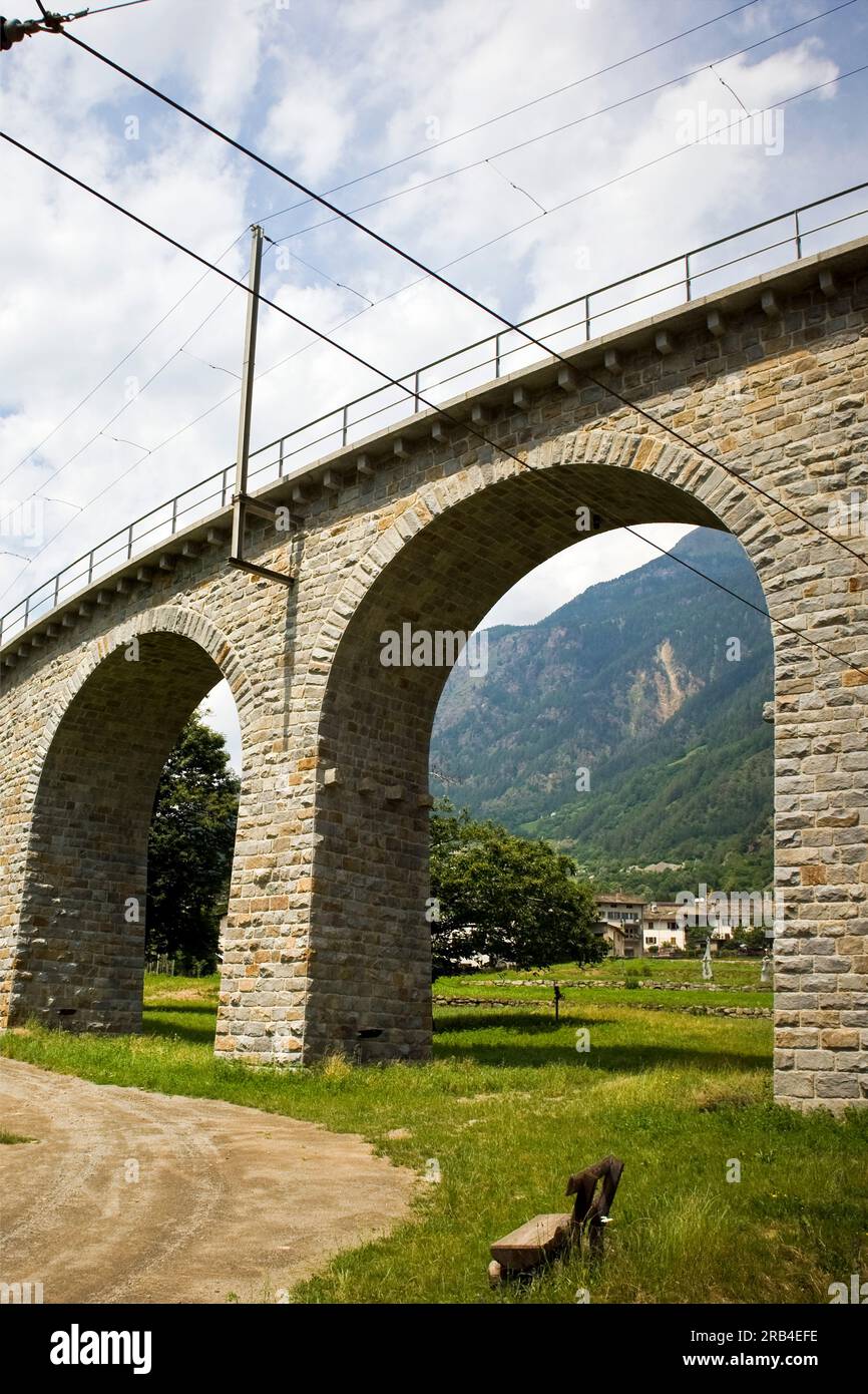La Svizzera, Canton Grigioni, il Bernina Express, Brusio viadotto Foto Stock