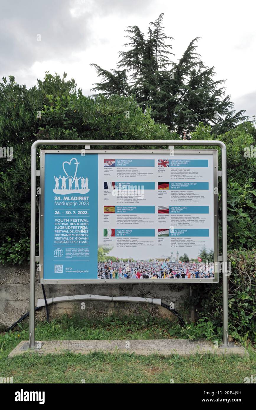 Il manifesto ufficiale che annuncia l'edizione 2023 di Mladifest (festival internazionale della gioventù) Foto Stock