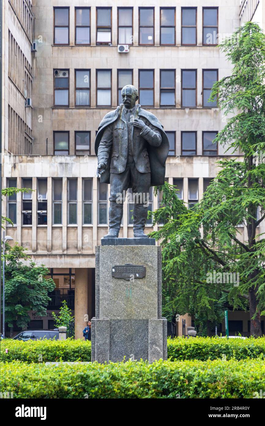 Belgrado, Serbia - 28 giugno 2023: Monumento a Jovan Cvijic Historic Landmark presso l'Academy Park nel centro della capitale il giorno d'estate. Foto Stock