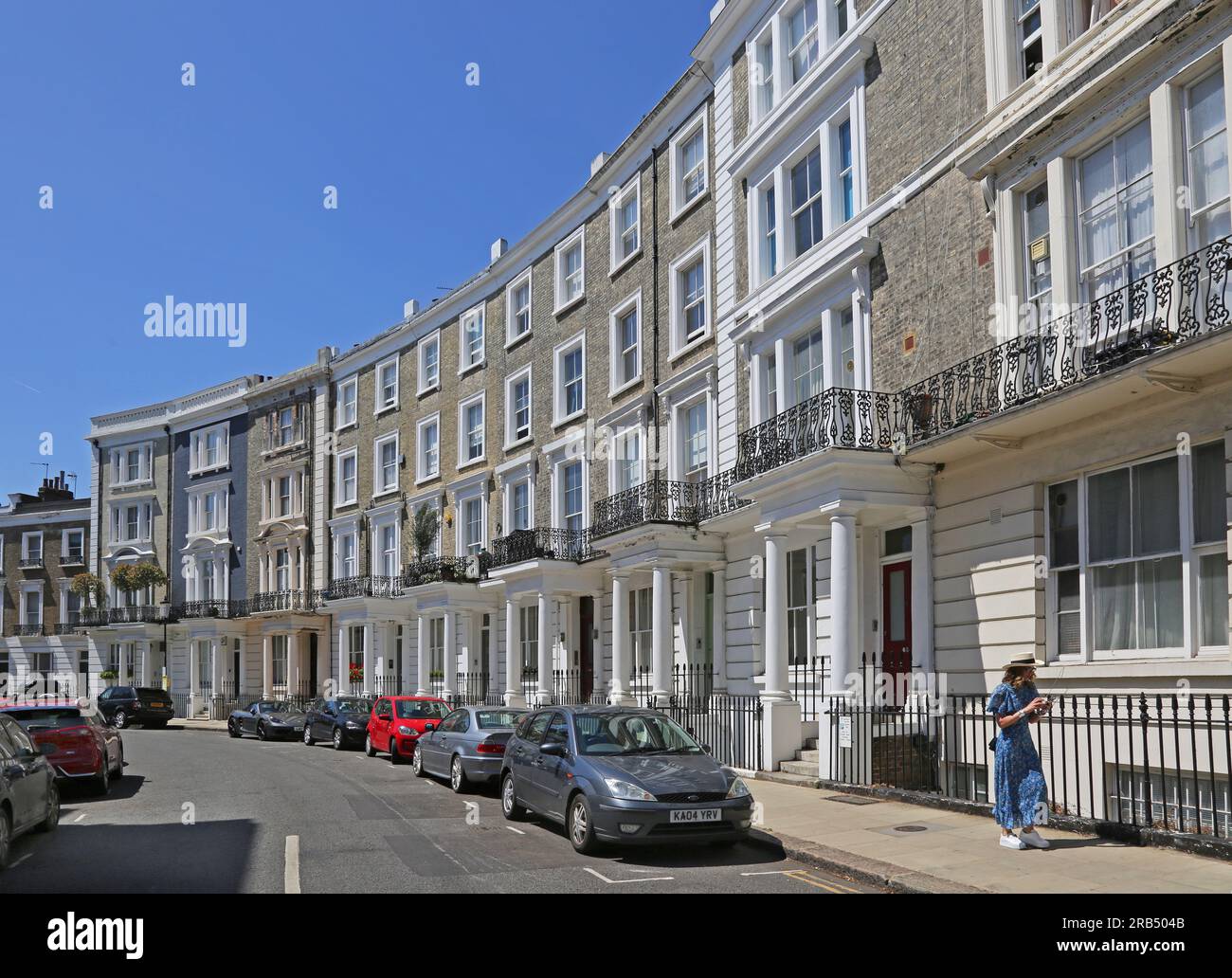 Londra, Regno Unito: Case di lusso a Horbury Crescent, Notting Hill Gate, una delle zone più ricche di Londra. Enormi case di lusso in stile Regency. Foto Stock
